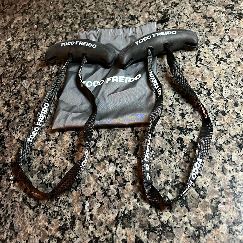 Ergonomic pull up handles
